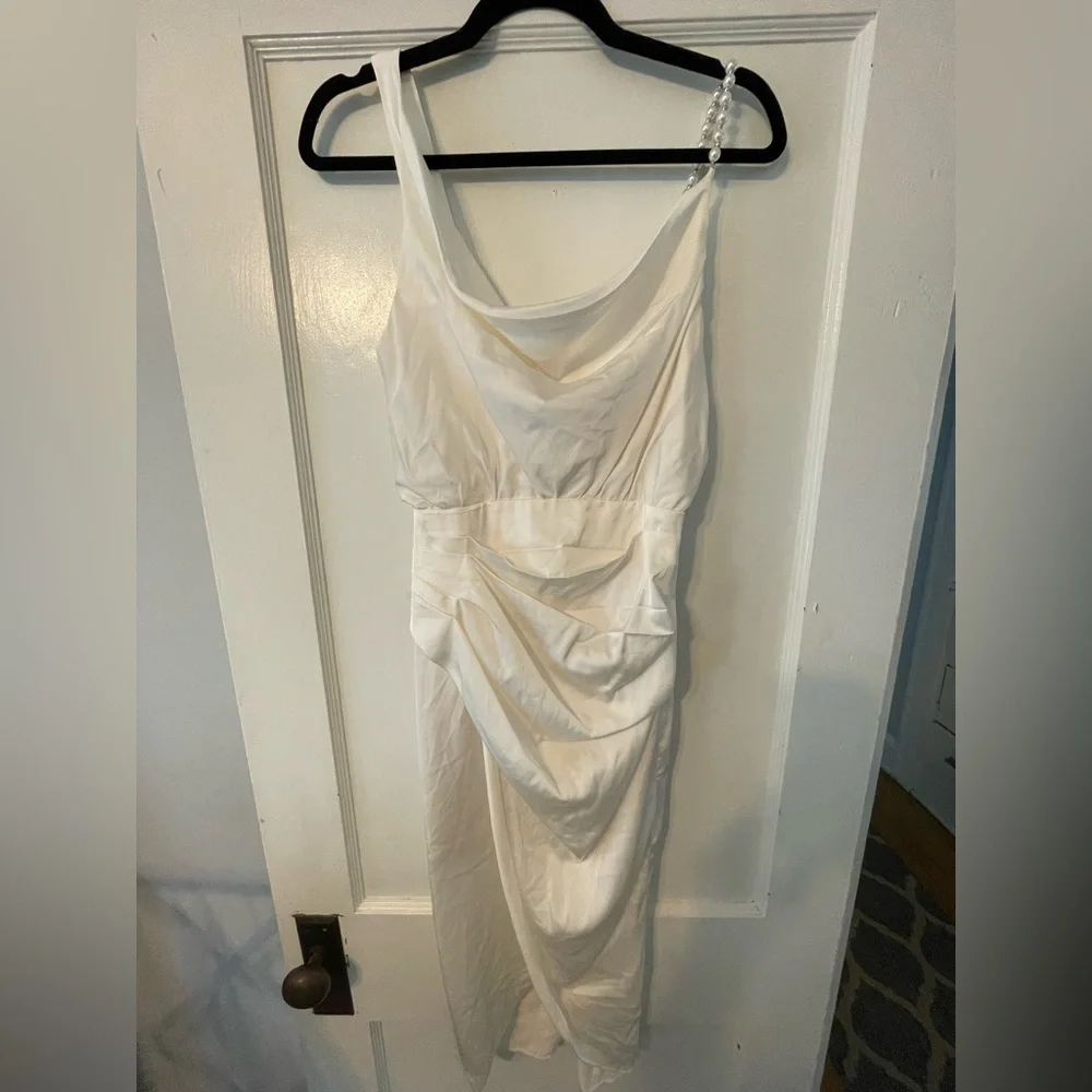Boutique Dress - Picture 2 of 4